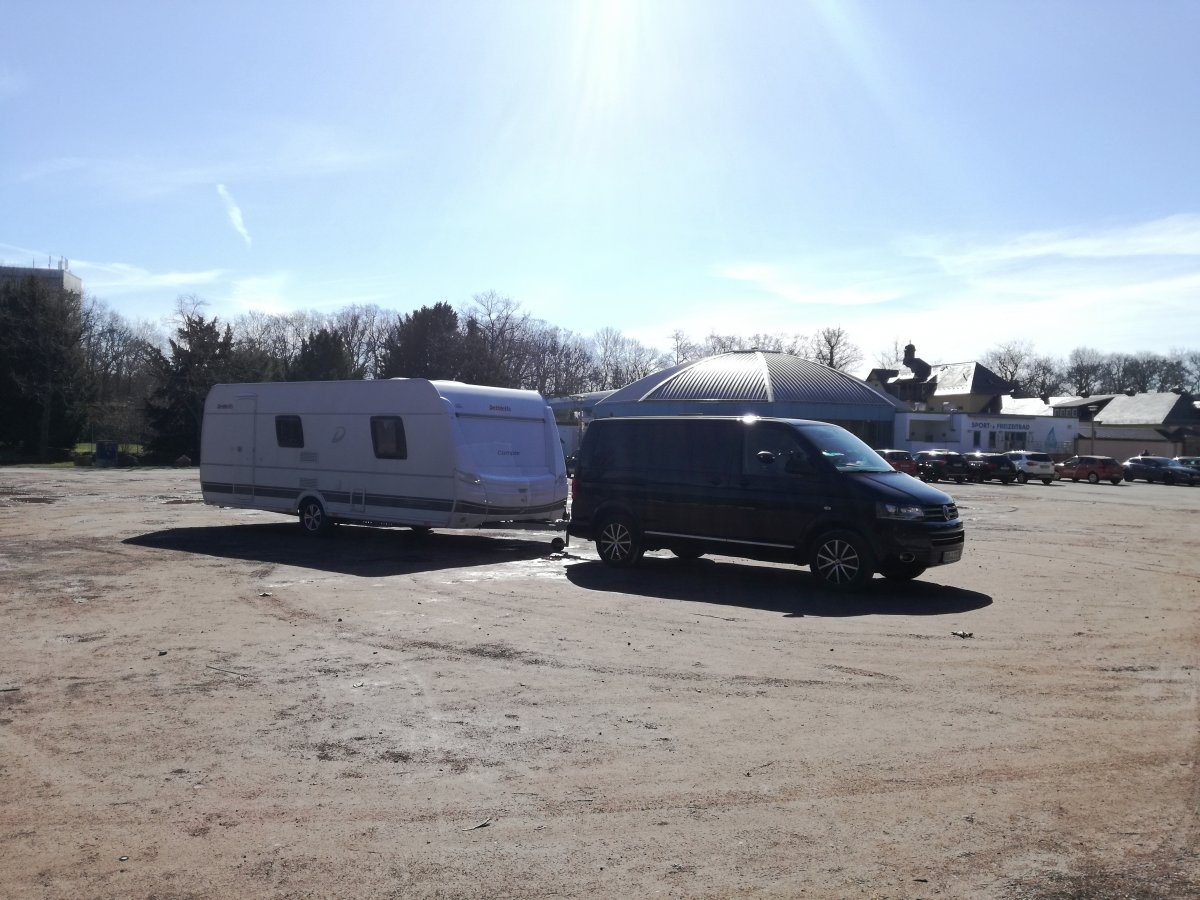 Übernachtungsparkplatz am Sport- und Freizeitbad Arnstadt — Overnight-parking in Arnstadt