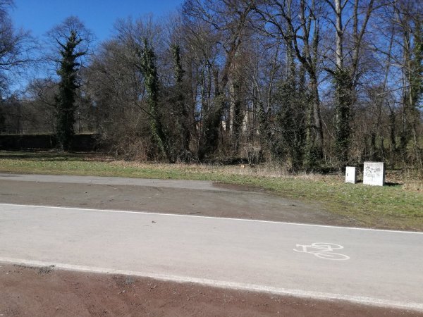 Übernachtungsparkplatz am Sport- und Freizeitbad Arnstadt — Photo 2