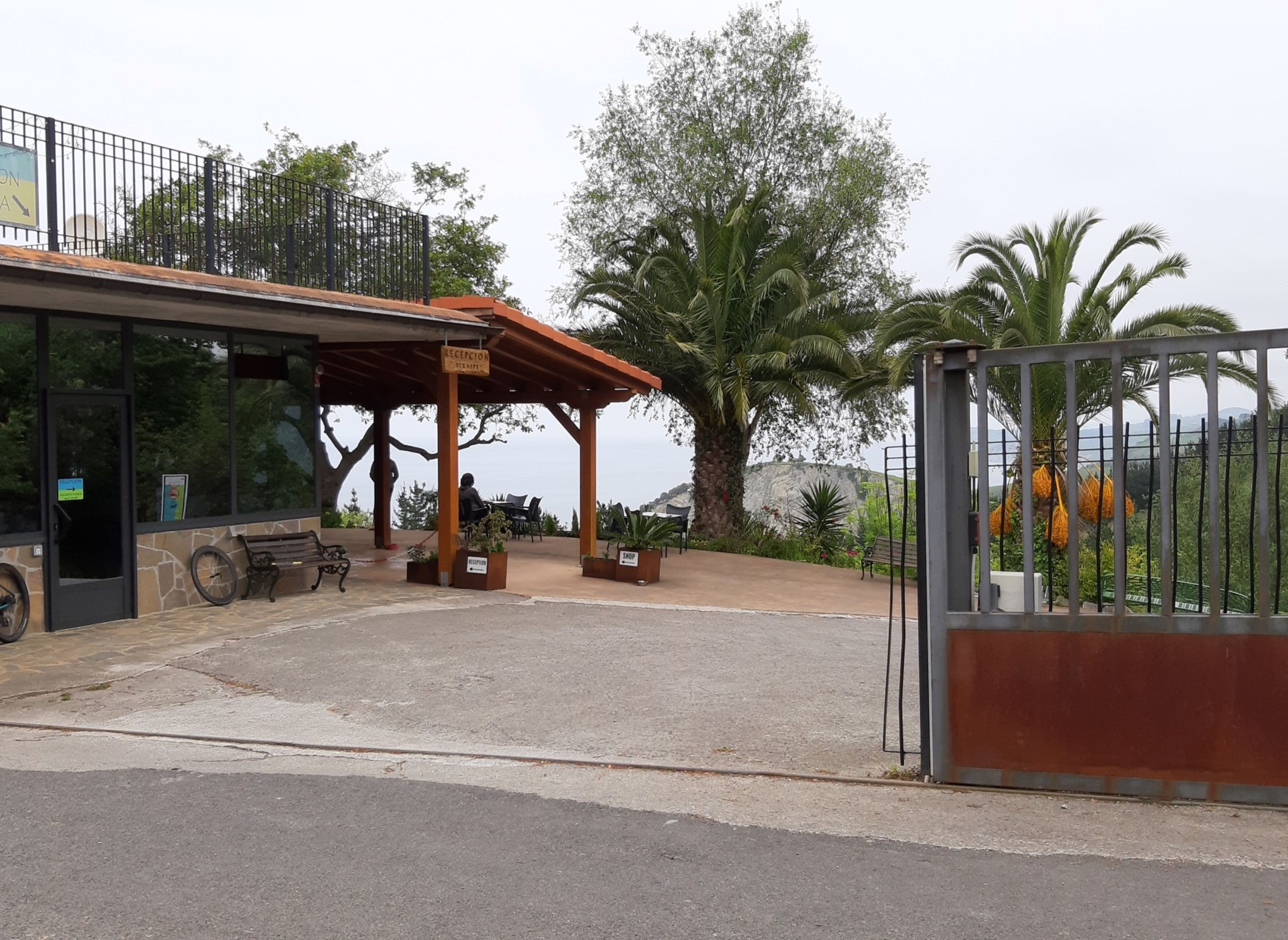 Camping & Bungalows Itxaspe — Area da campeggio in Deba-Itziar / País Vasco