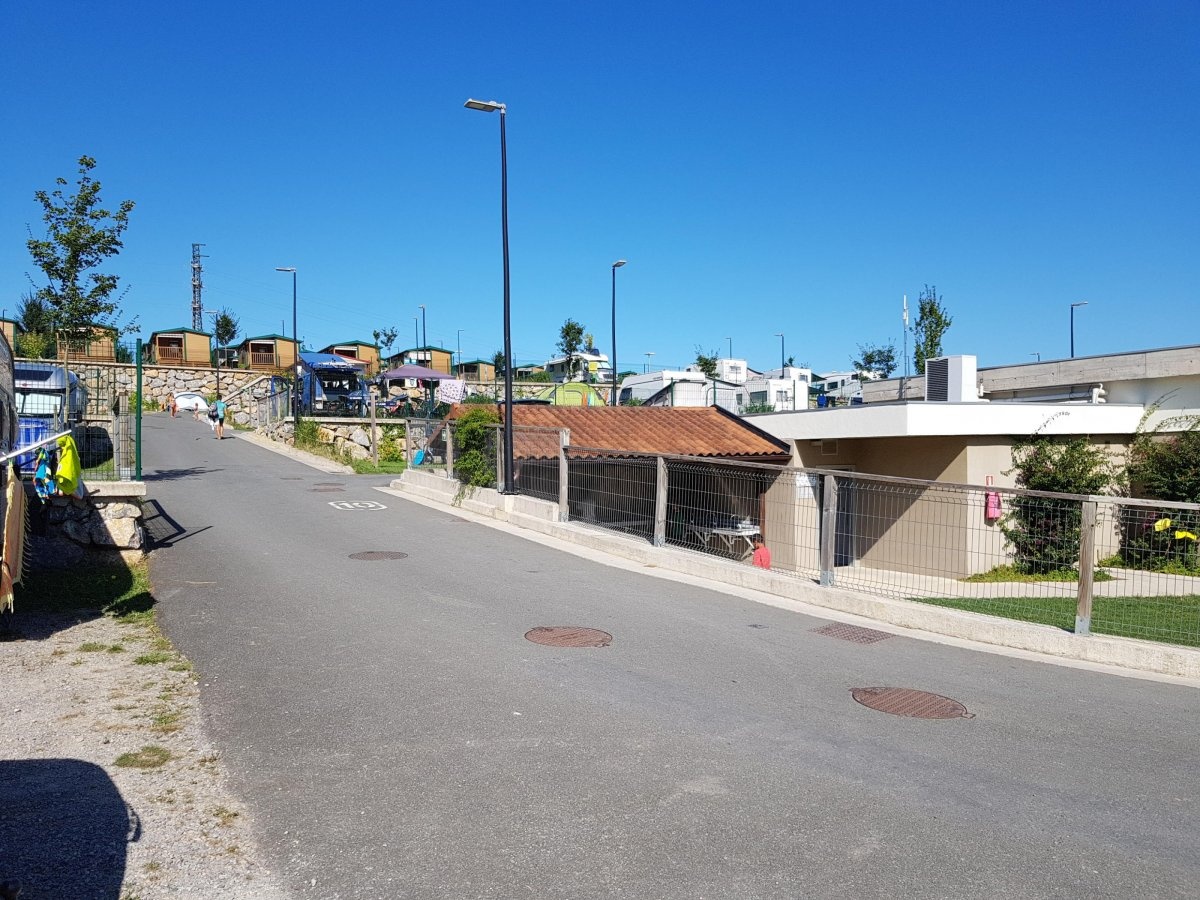 Camping & bungalows Zumaia — Area da campeggio in Zumaia / País Vasco