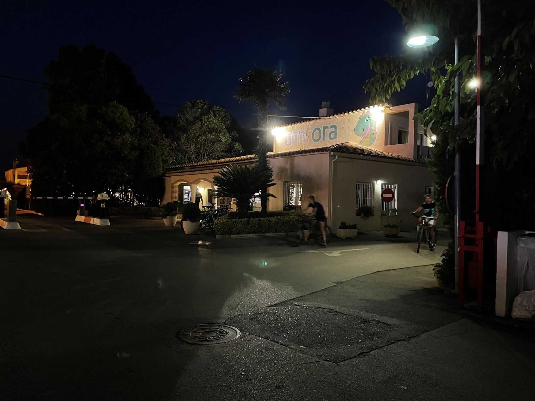 Camping L'Àmfora — Campingplass in Sant Pere Pescador / Catalunya