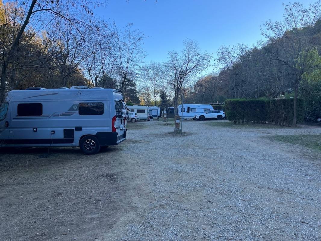 Camping de Besalú — Camping Site in Garrotxa / Cataluña