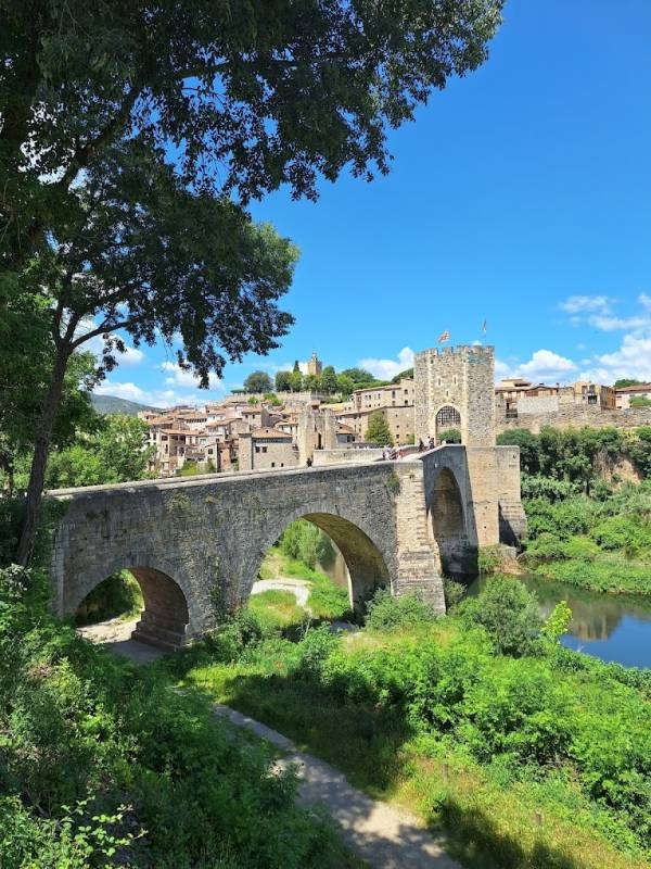 Camping de Besalú — Camping Site in Garrotxa / Cataluña