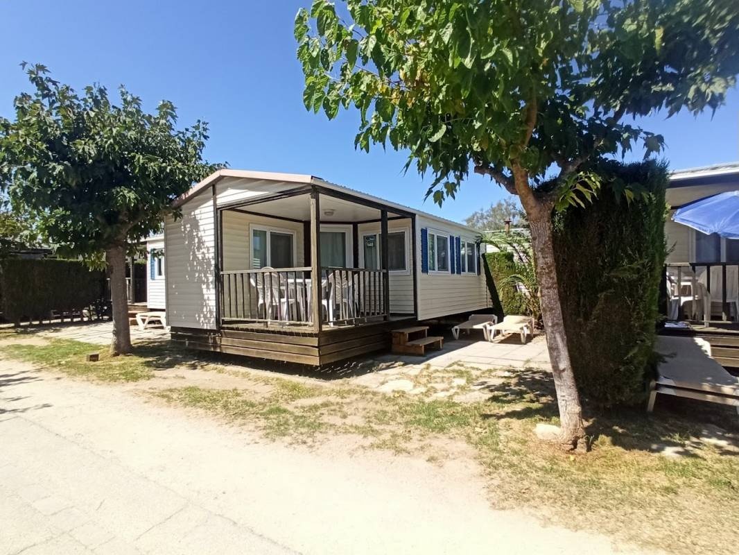 Camping Castell Mar — Campingplass in Castelló d’Empuries / Cataluña