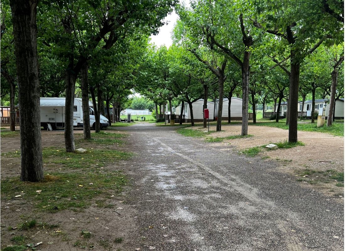 Càmping El Llac — Campingplats in Porqueras / Catalunya