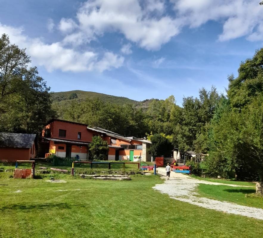 Camping Valle do Seo — Kamp yeri in Trabadelo / Castilla y León