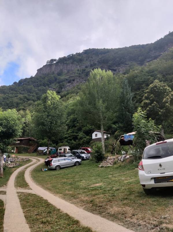 Camping El Cares Picos de Europa — Area da campeggio in Santa Marina de Valdeón / Castilla y León