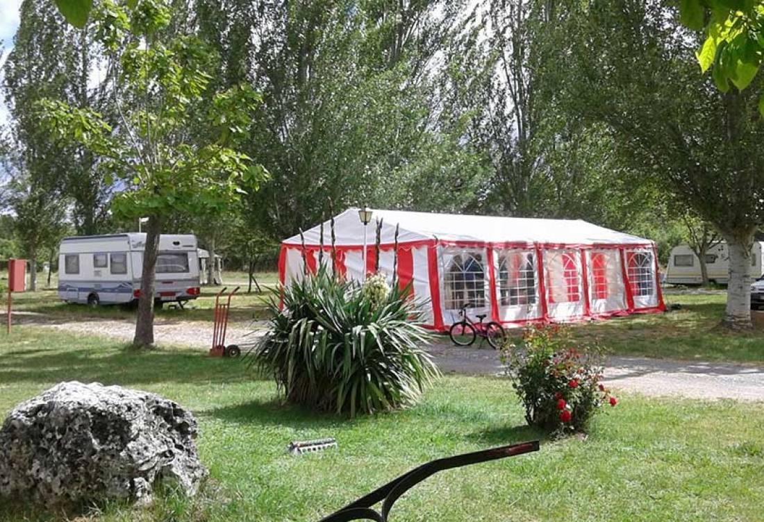 Camping Camino De Santiago — Area da campeggio in Villadangos del Paramo / Castilla y León