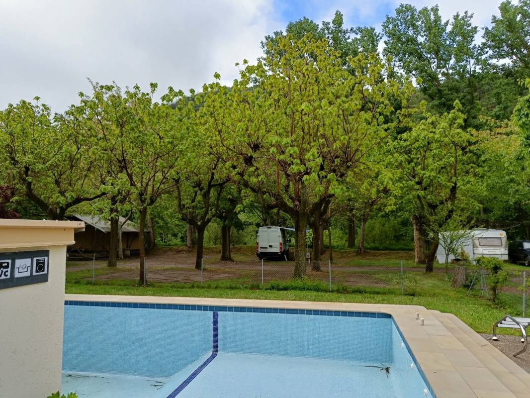 Camping Collegats — Campingplats in La Pobla de Segur / Cataluña