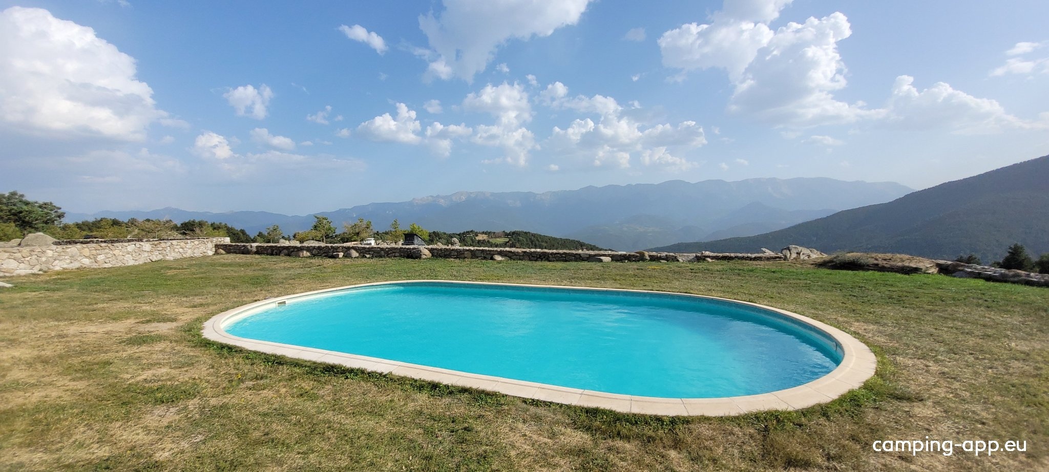 Camping El Cortal del Gral — Місце для кемпінгу in Lles de Cerdanya / Cataluña