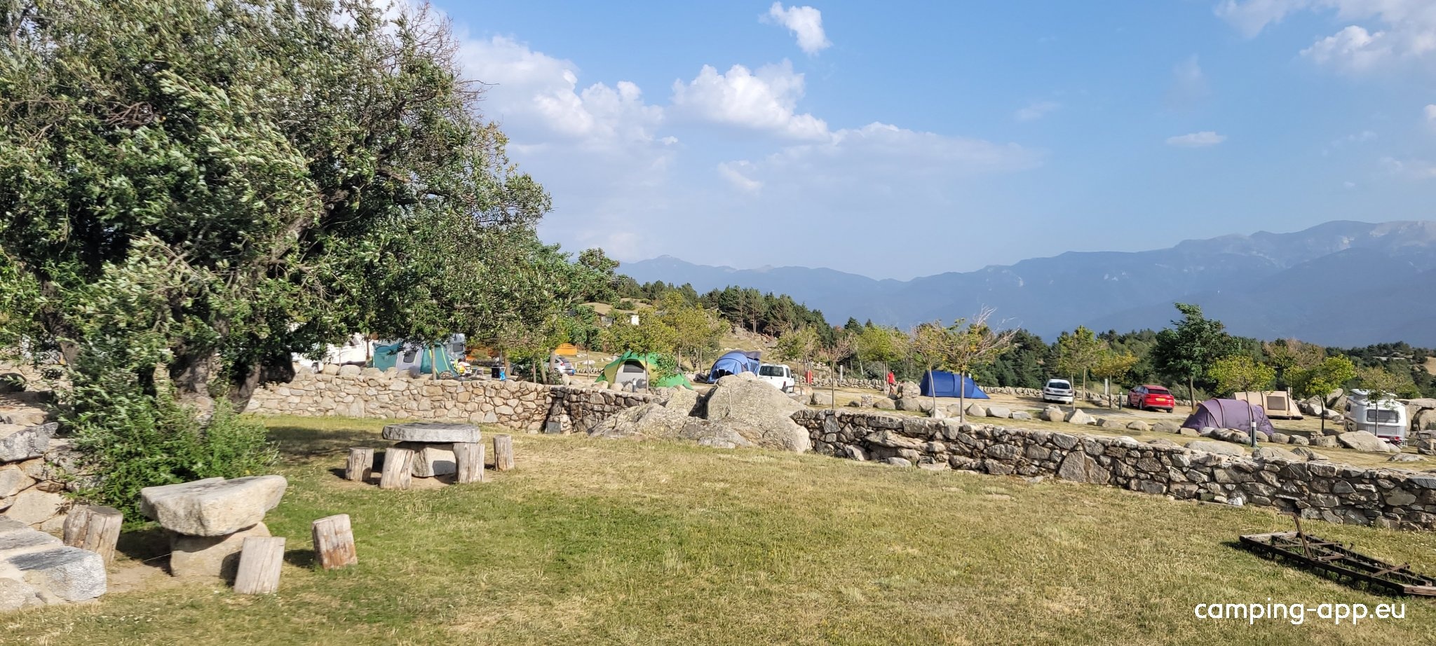 Camping El Cortal del Gral — Місце для кемпінгу in Lles de Cerdanya / Cataluña