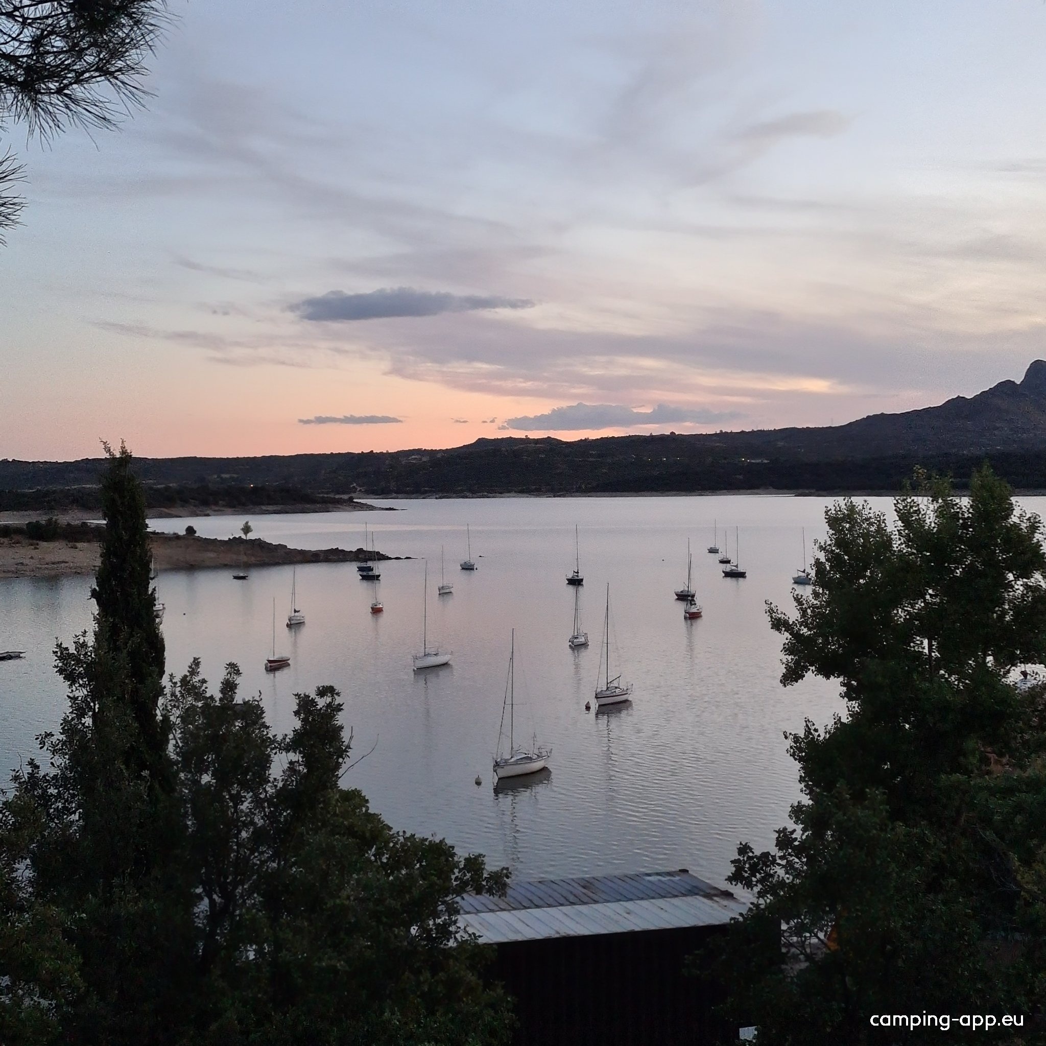 CAMPING Cervera de Buitrago — Місце для кемпінгу in Cervera de Buitrago / Comunidad de Madrid