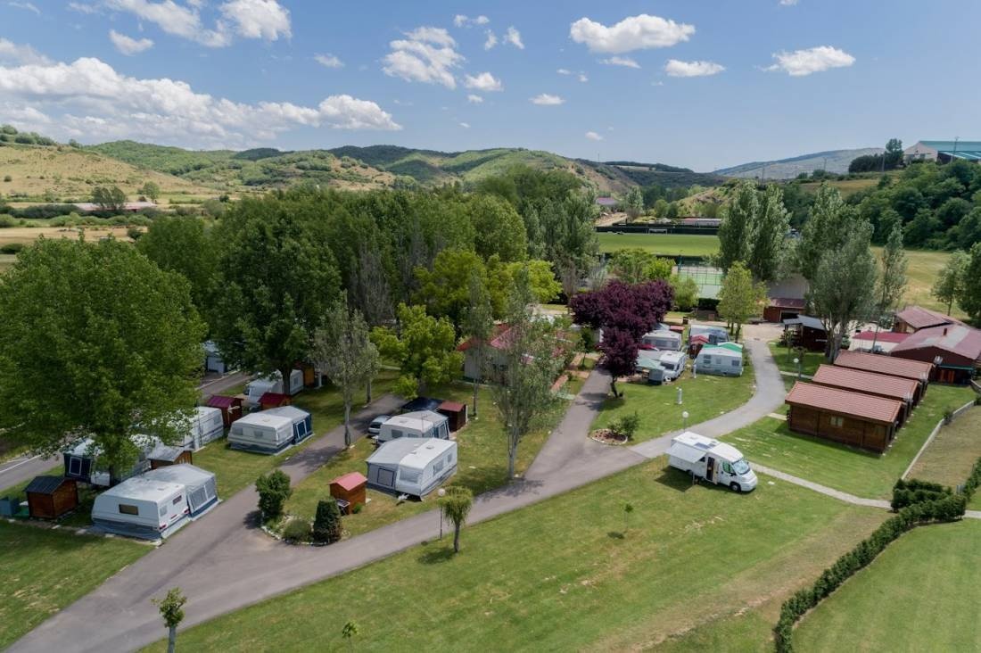 Restaurante- Camping Fuentes Carrionas, Taxus — Місце для кемпінгу in Cervera de Pisuerga