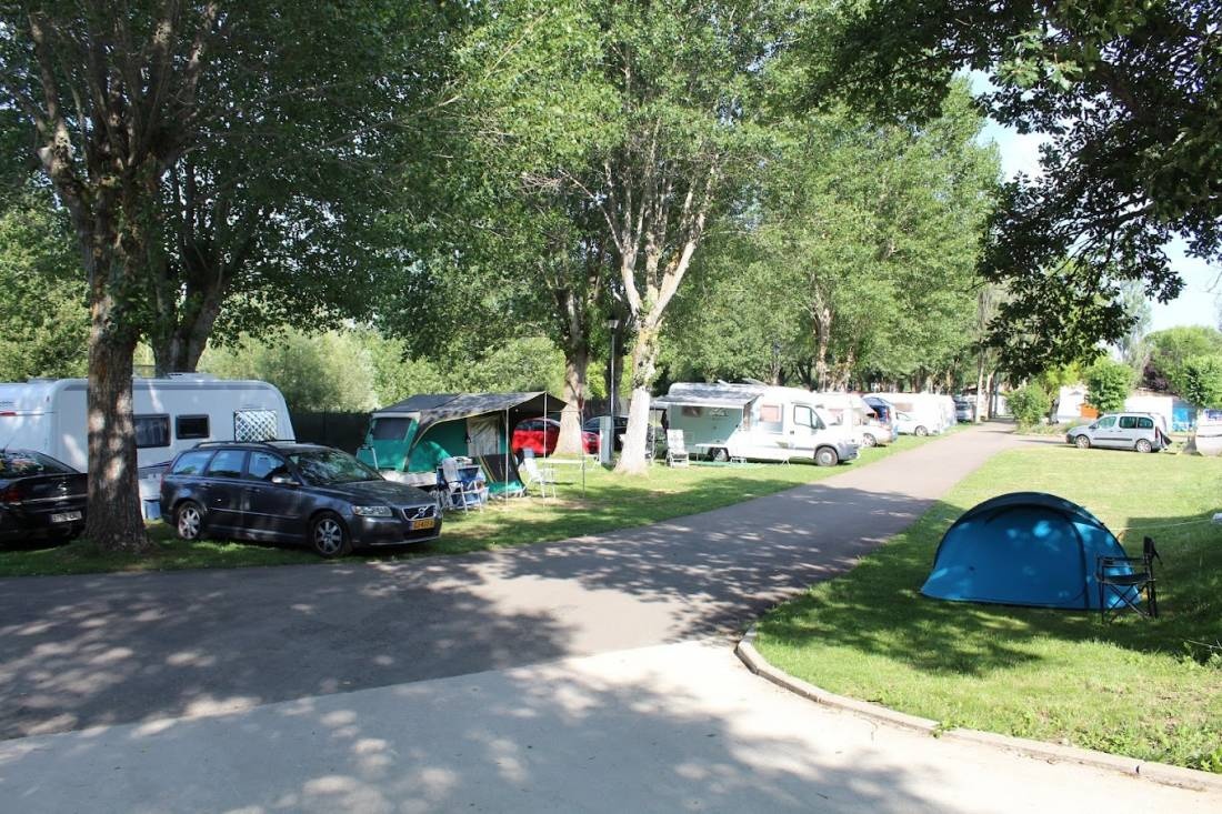 Restaurante- Camping Fuentes Carrionas, Taxus — Area da campeggio in Cervera de Pisuerga