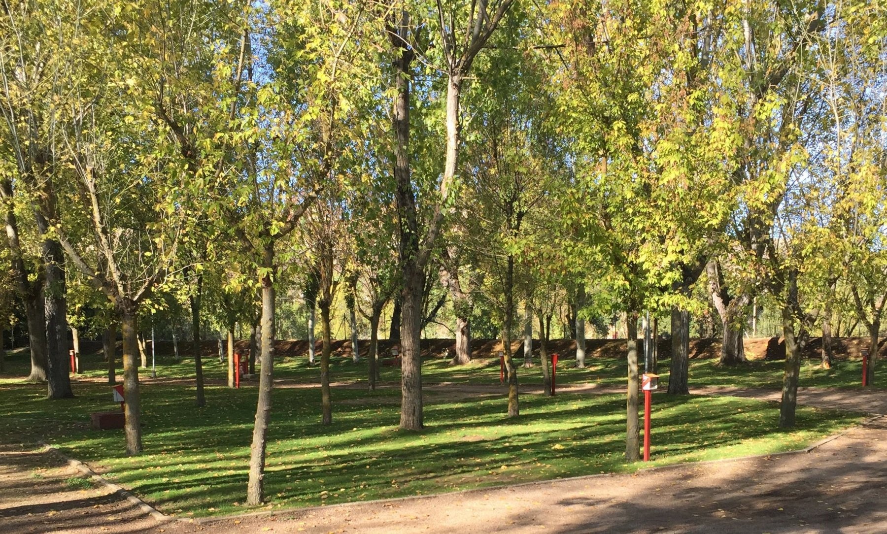 Camping la Pesquera — Area da campeggio in Cdad. Rodrigo