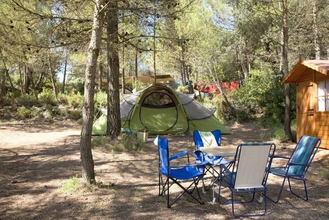 Naturist Camping Sierra Natura Enguera — Campingplats in Navalón, Enguera, Valencia / Comunidad Valenciana