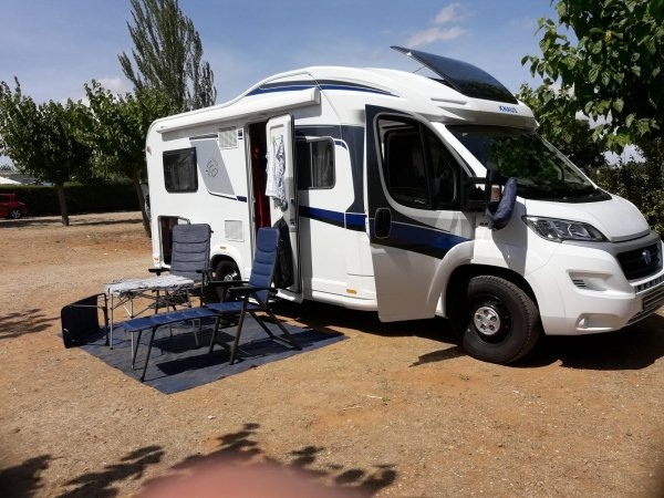 Camping Cubillas — Area da campeggio in Cubillas de Santa Marta / Castilla y León