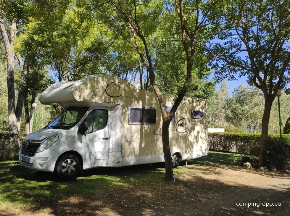 Camping El Astral — Area da campeggio in Tordesillas 
