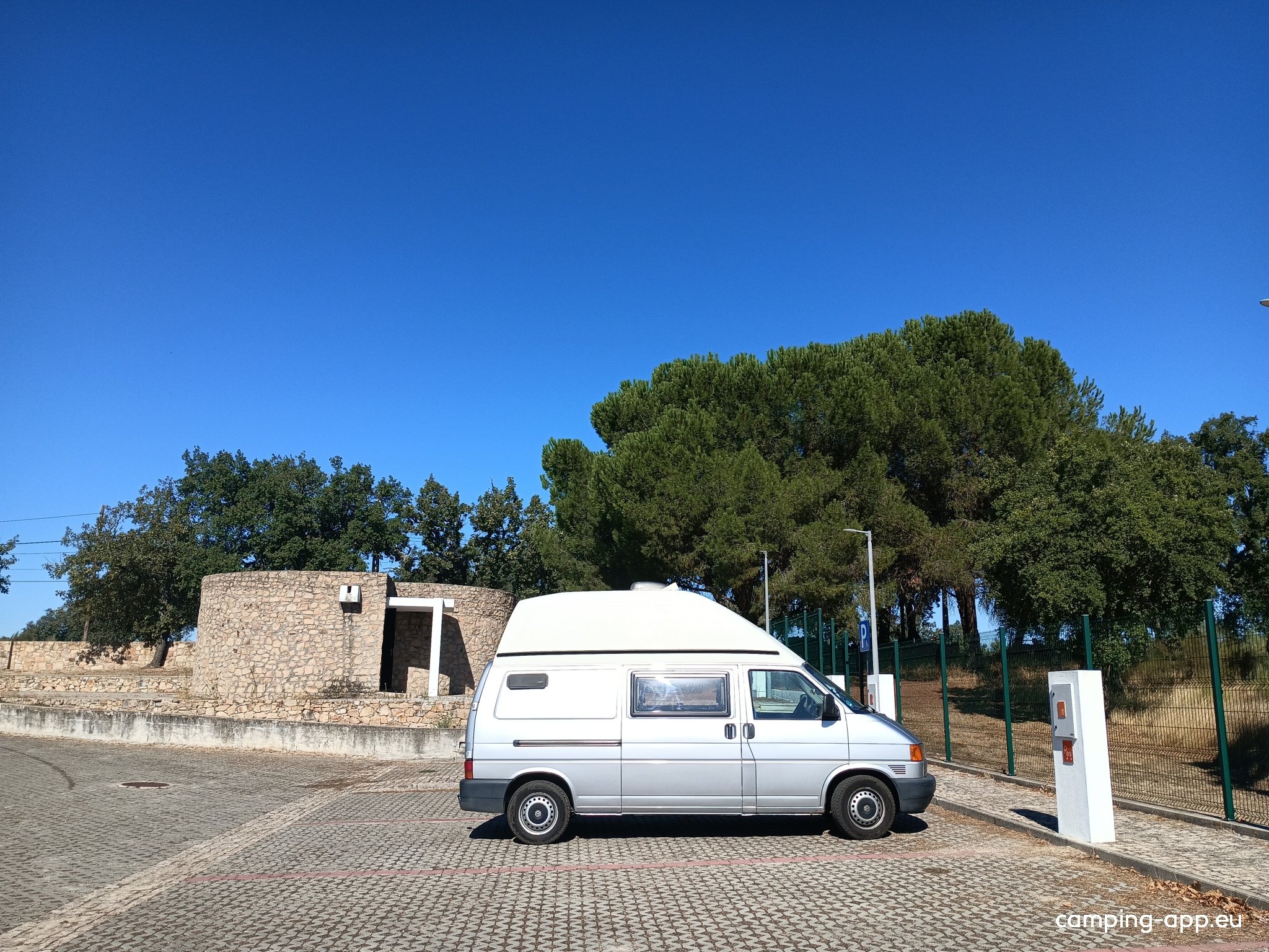 Albufeira da Barragem de Póvoa e Meadas — Karavan Sitesi in Castelo de Vide