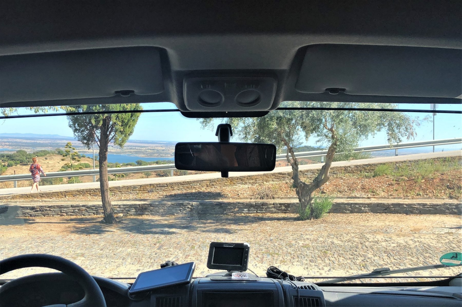 Parque De Pernoita De Autocaravanas — Sp. parking dla kamperów in Monsaraz