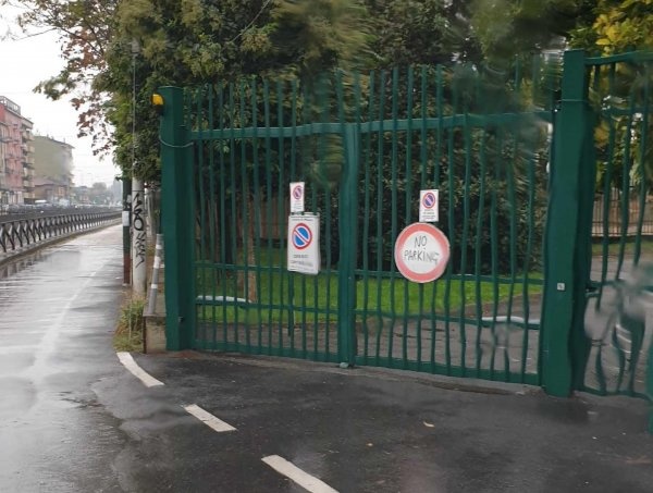 Area Sosta Naviglio Grande — 露营车营地 in Milano