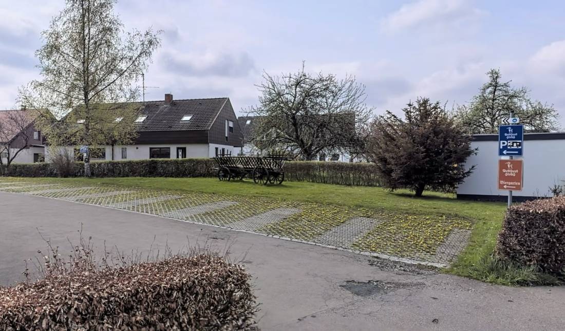 Zum Hirschen — Offentlig parkering in Schorndorf (Oberberken)