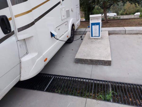 Area De Serviço De Autocaravanas — Foto 3