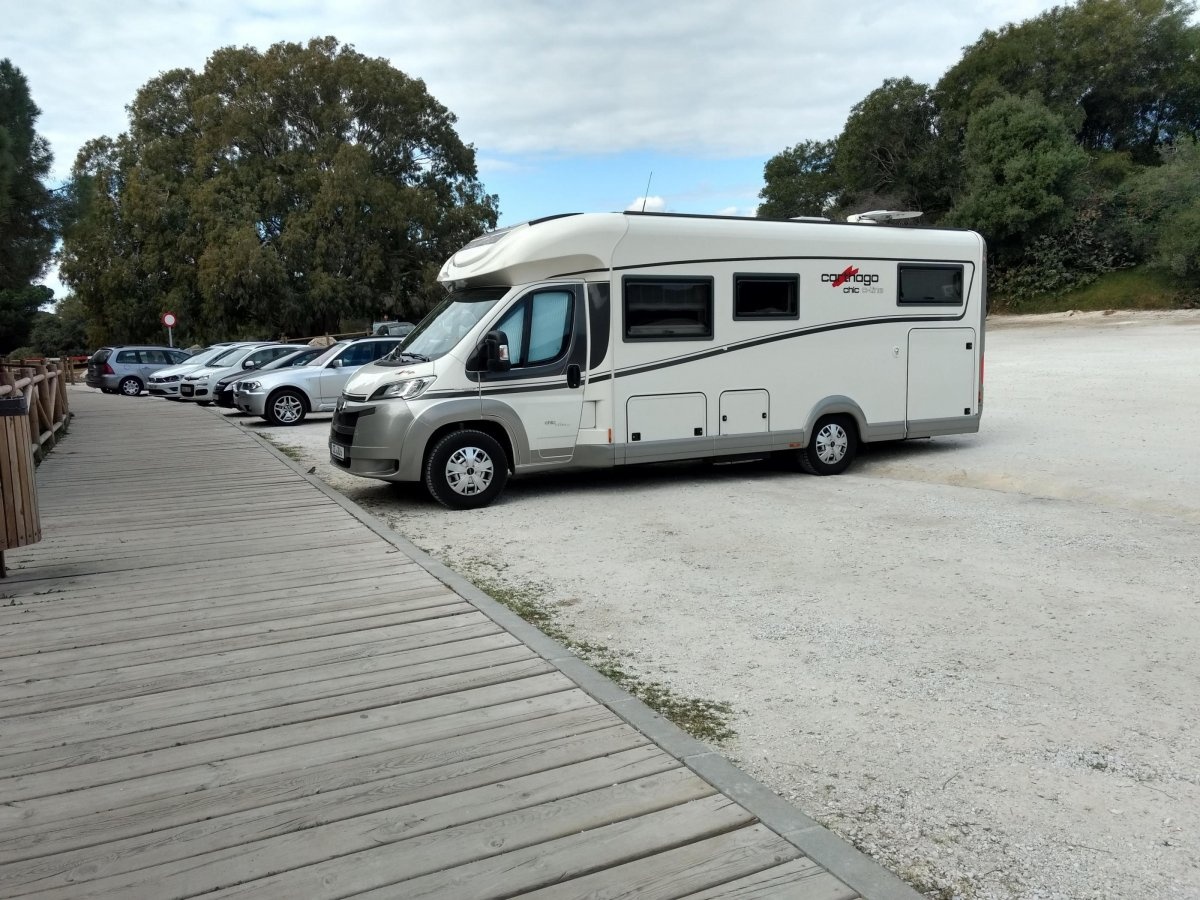 Parkplatz Cabo Pino Dunas de Artola — Estacionamento público in Marbella