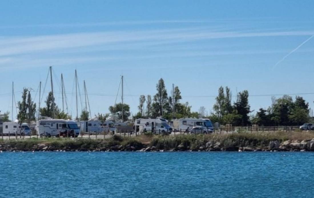 Stellplatz Port-Saint-Louis-du-Rhône — Bobilplass in Port-Saint-Louis-du-Rhône