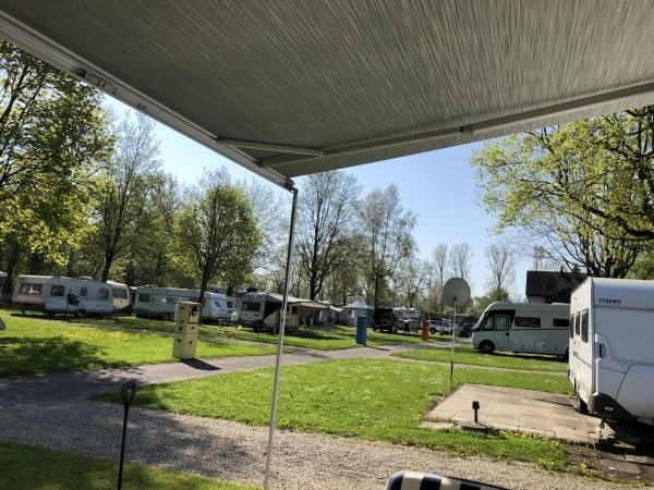 Camping Reussbrücke — Camping Site in Ottenbach