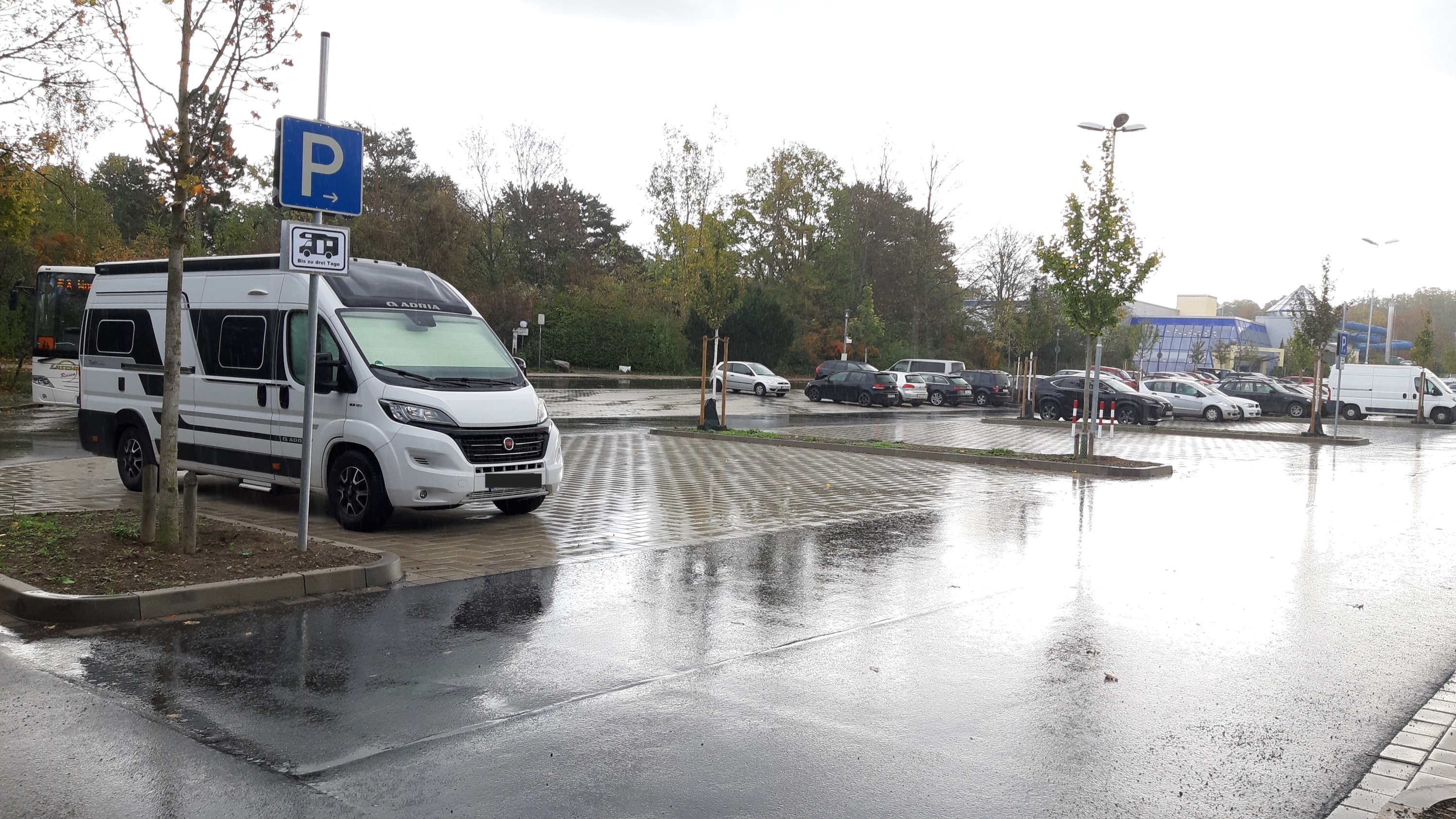 Übernachtungsparkplatz Freizeitpark Rheinbach — Parking jours et nuit in Rheinbach