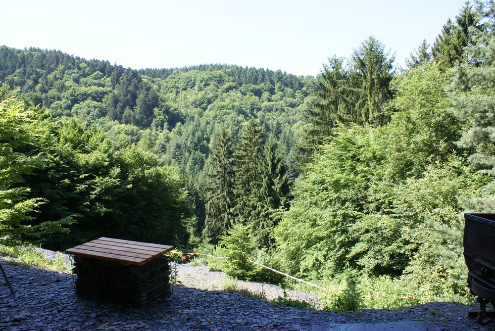 Stellplatz am Besucherbergwerk Fell — Campervan Site in Fell