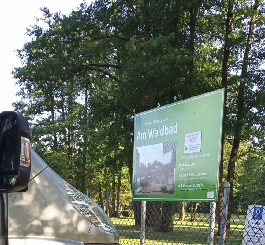 Stellplatz am Waldbad Hohne — Sp. parking dla kamperów in Hohne