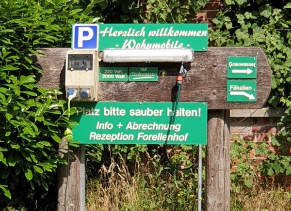 Stellplatz beim Hotel Forellenhof Walsrode — At a Restaurant in Walsrode