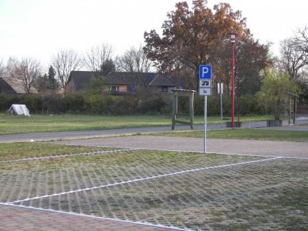 Stellplatz an der Sportwelt Dahme (Mark) — Aire camping car in Dahme (Mark)