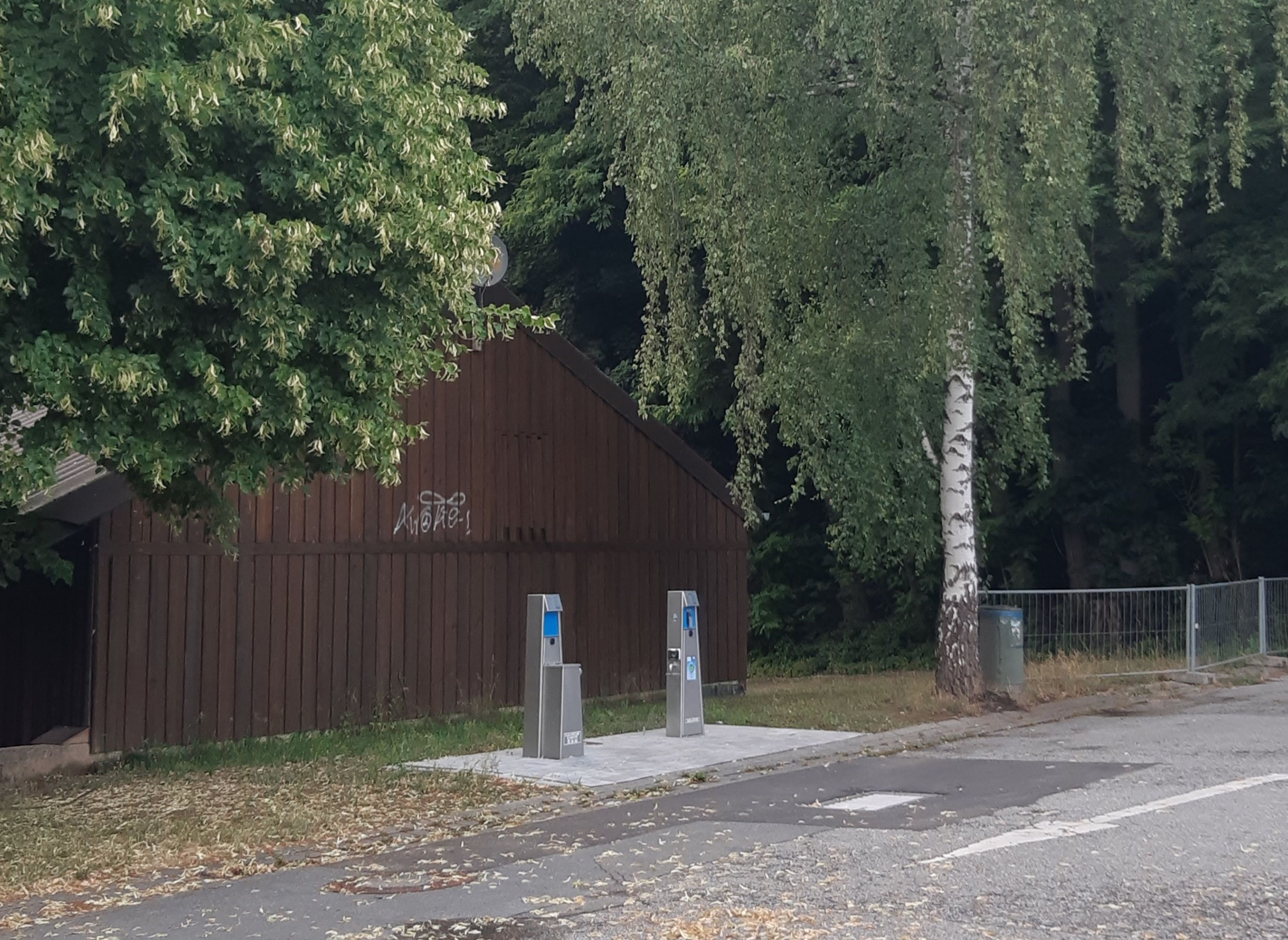 Wohnmobilstellplatz Reichenbergschule — Sp. parking dla kamperów in Reichelsheim (Odenwald)