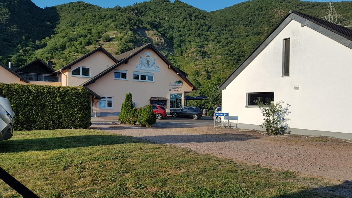 Stellplatz Mosella Ernst — Karavan Sitesi in Ernst