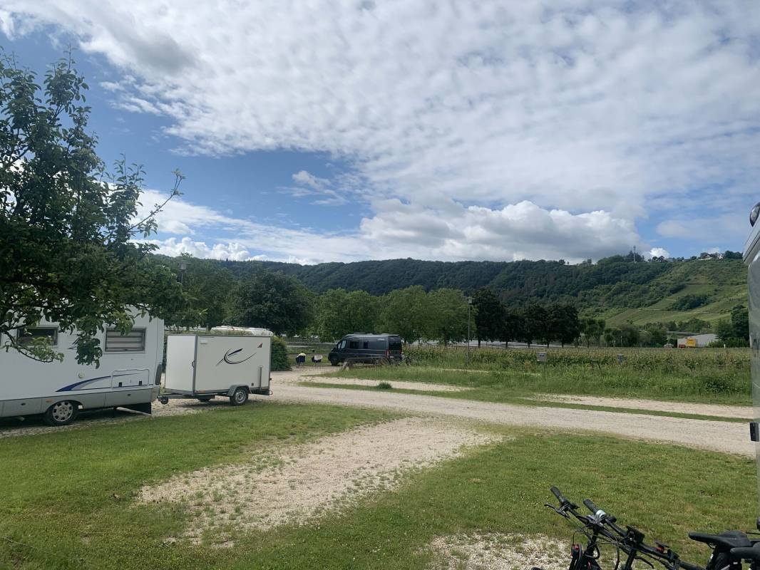 Stellplatz Piesporter Goldtröpfchen — Sítio para autocaravanas in Piesport