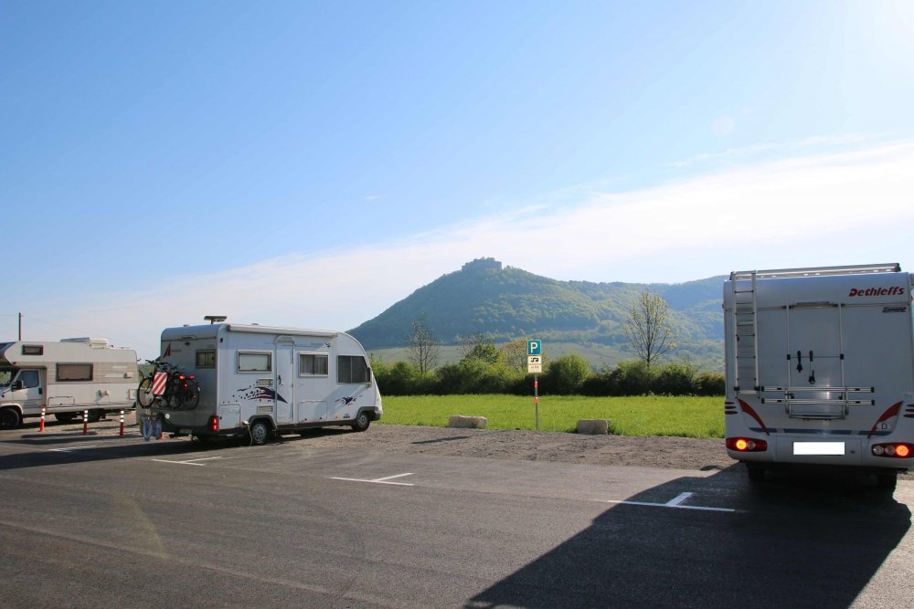 Wohnmobilstellplatz Am Schützenhause in der Stadt Neuffen — Aire camping car in Neuffen