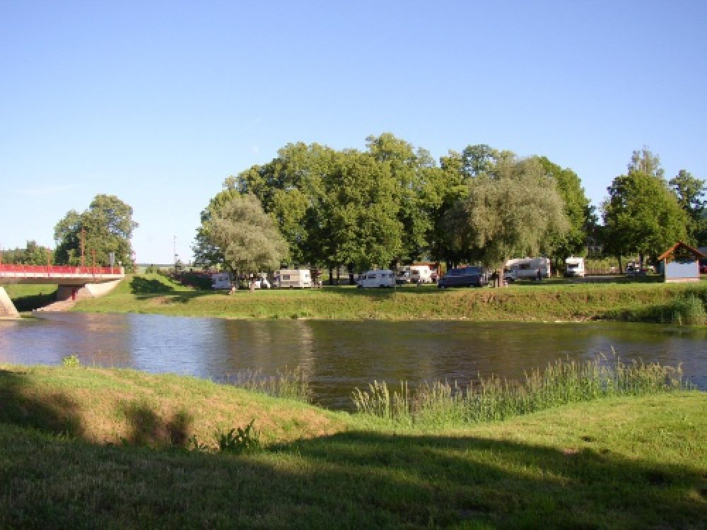 Stellplatz am Festplatz Treffurt — Karavan Sitesi in Treffurt