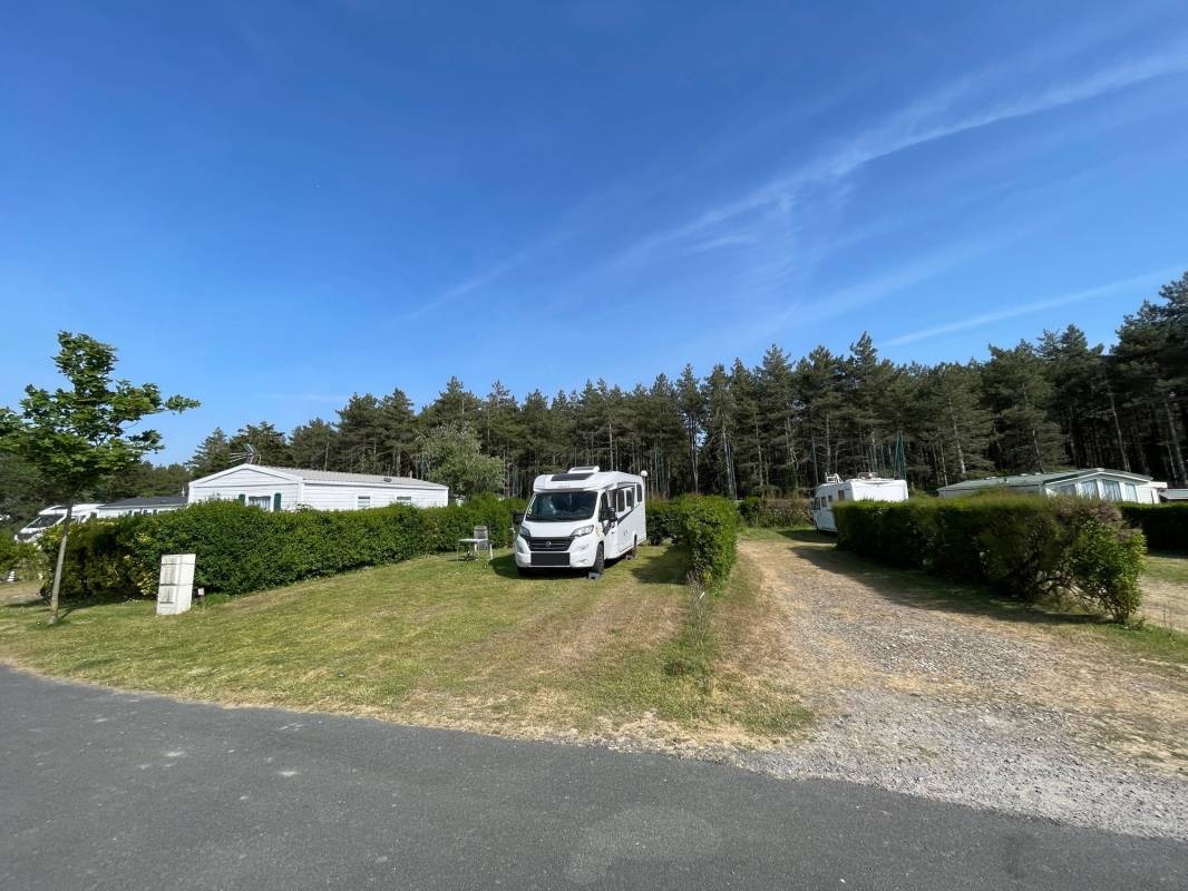 Camping Le Bois de Pins — Kamp yeri in Cayeux-sur-Mer / Hauts-de-France
