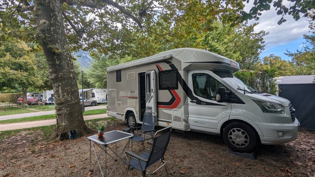 Camping Ile Aux Cygnes *** — Kemp in Le Bourget-du-Lac / Auvergne-Rhône-Alpes