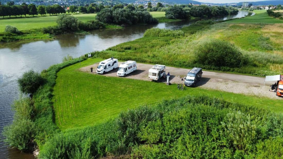 Yachthafen Dreiländereck Lauenförde — Camping in Lauenförde