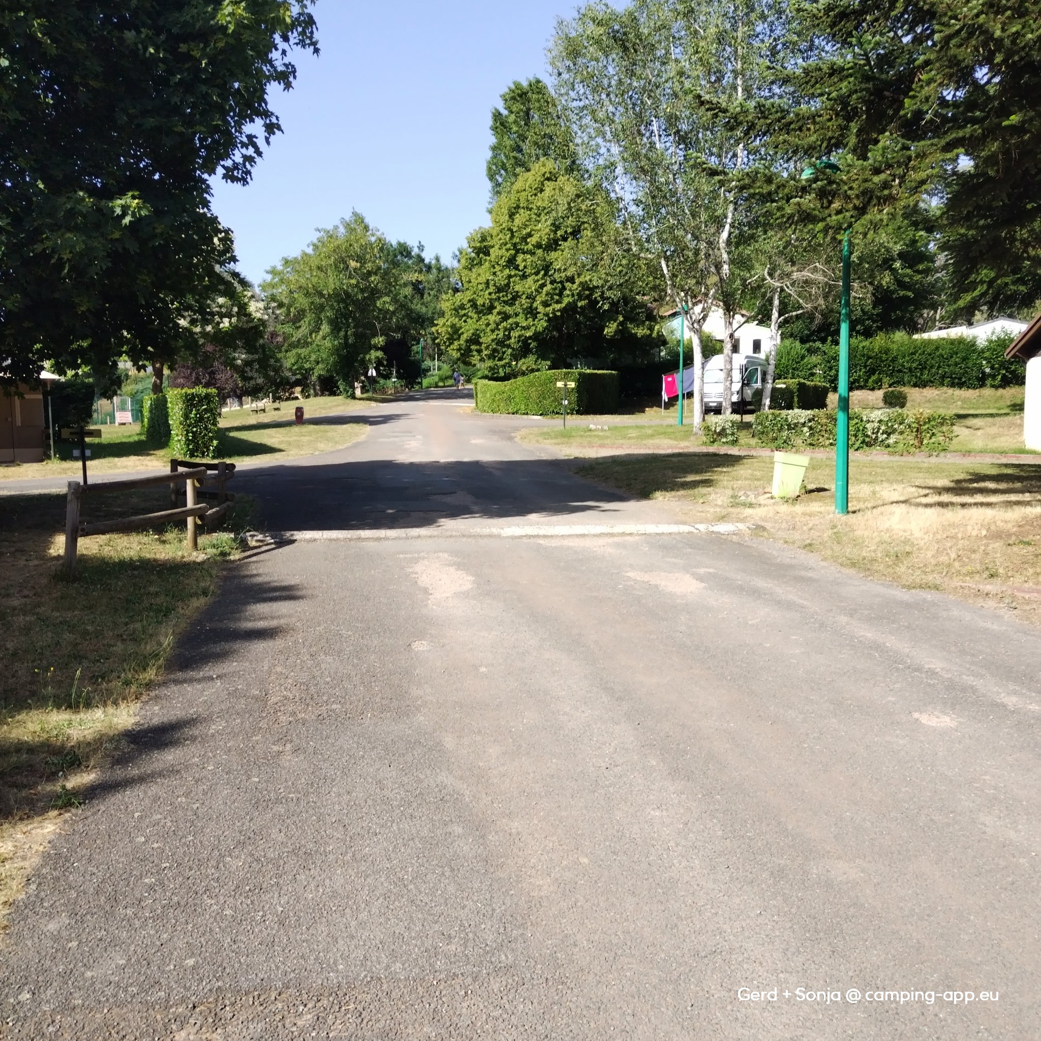 Camping du Lac des Sapins — Campingplats in Cublize