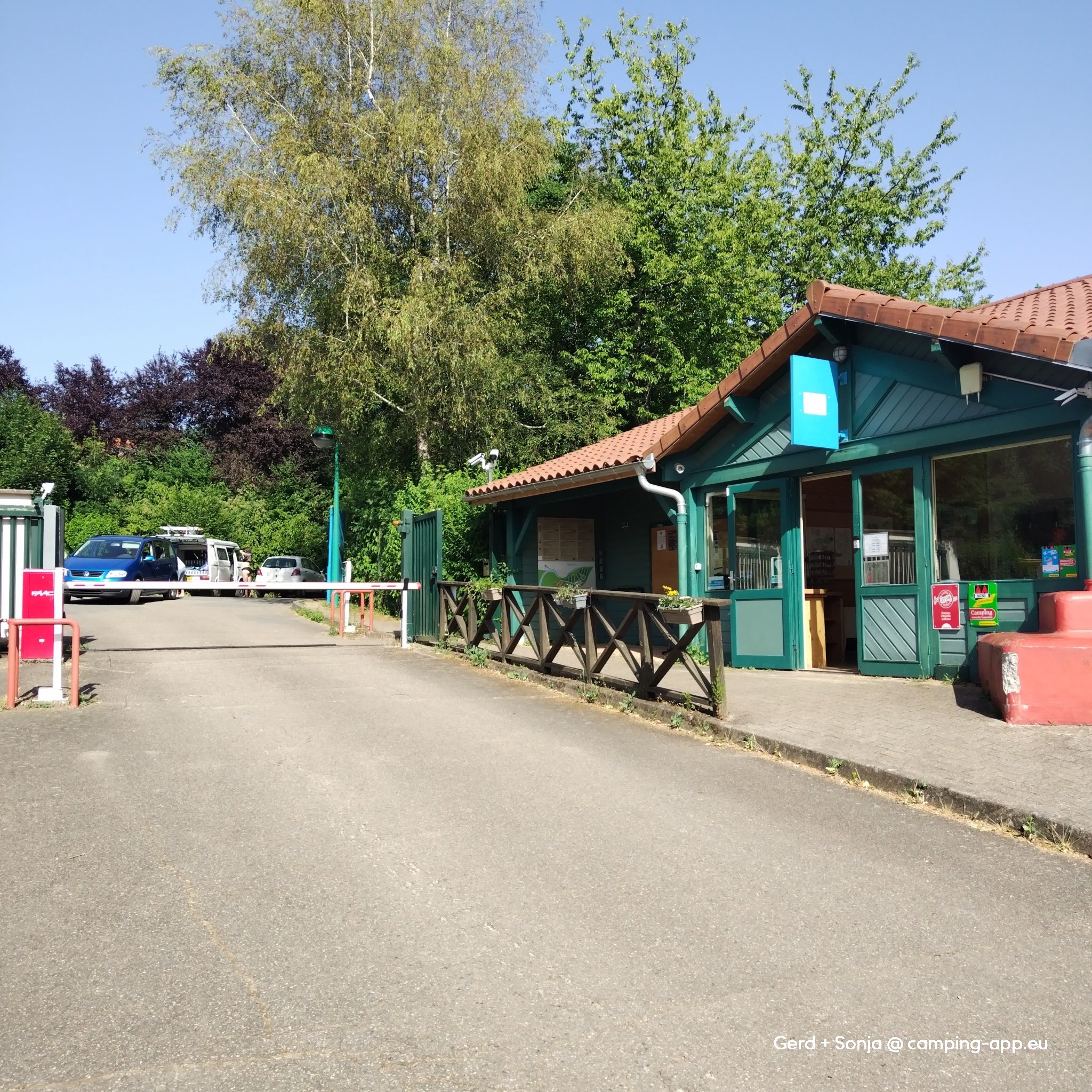 Camping du Lac des Sapins — Campingplatz in Cublize