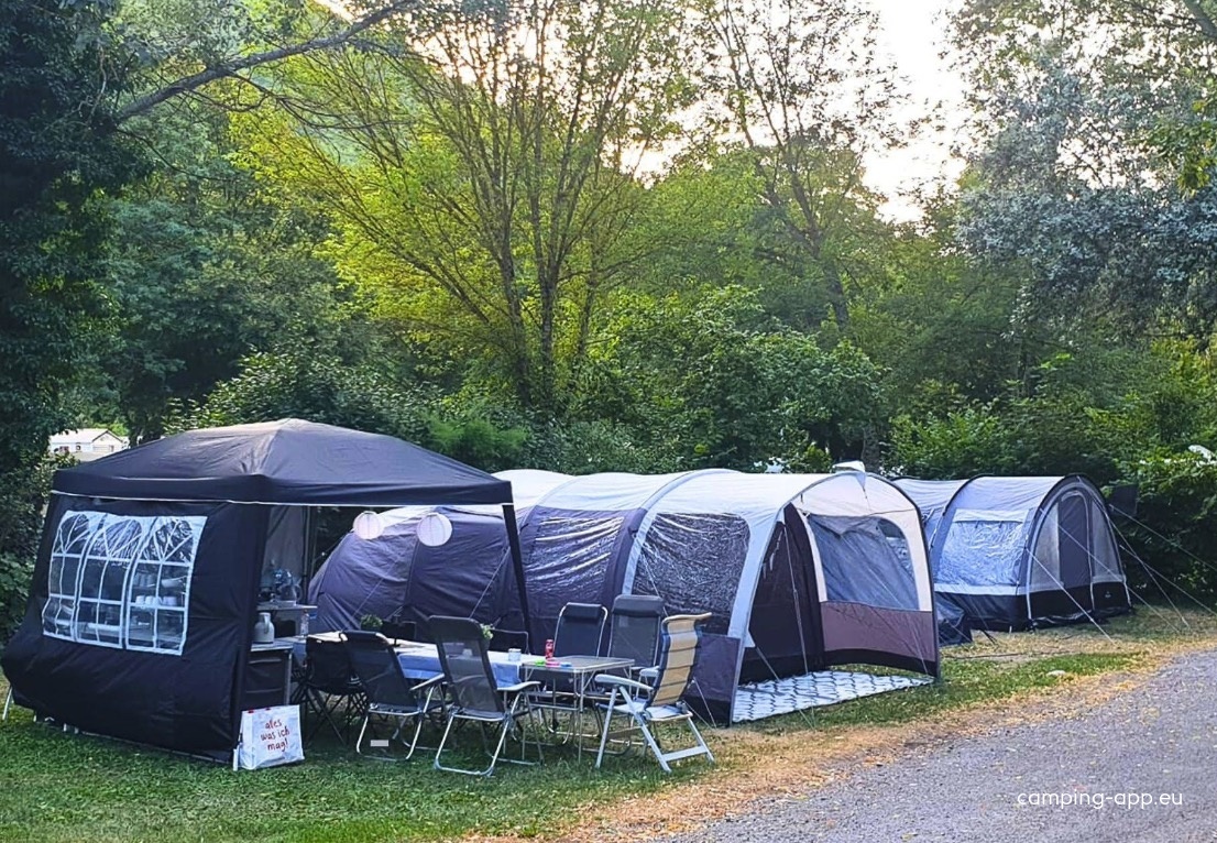 Camping Les Eaux Chaudes *** — Campingplats in Digne-les-Bains