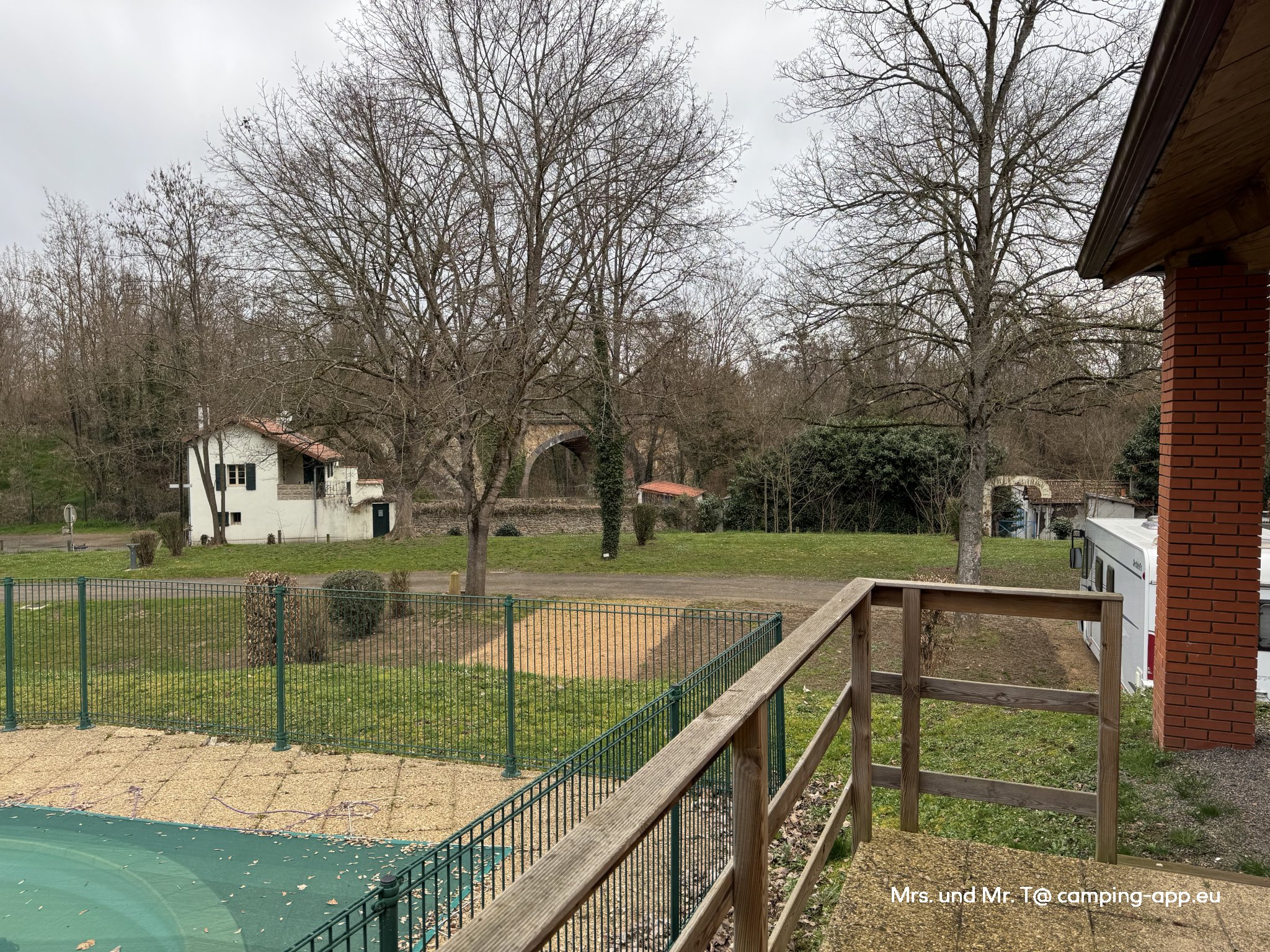 Camping in Bageasse *** - Aquadis Entertainment — Campingplass in Vieille-Brioude / Grand Est