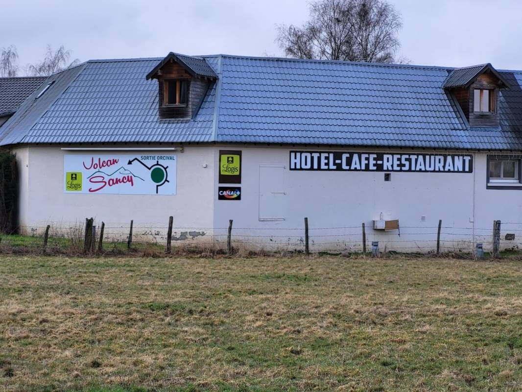 Camping LesDomes *** — Campingplats in Nébouzat