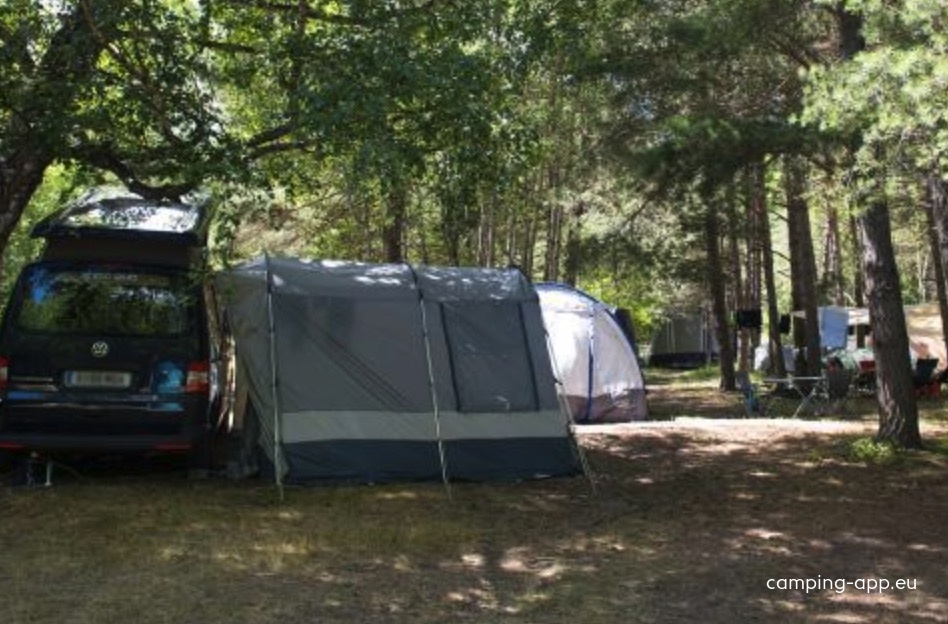 CampingLes Vaudois * — Kamp yeri in Les Vigneaux 