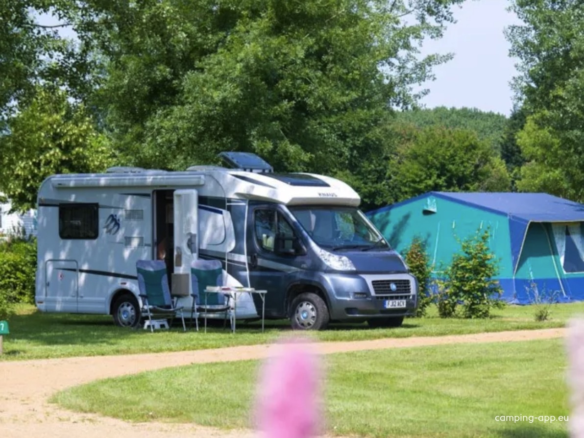 Camping L'etang **** — Sítio de acampamento in Brissac Loire Aubance